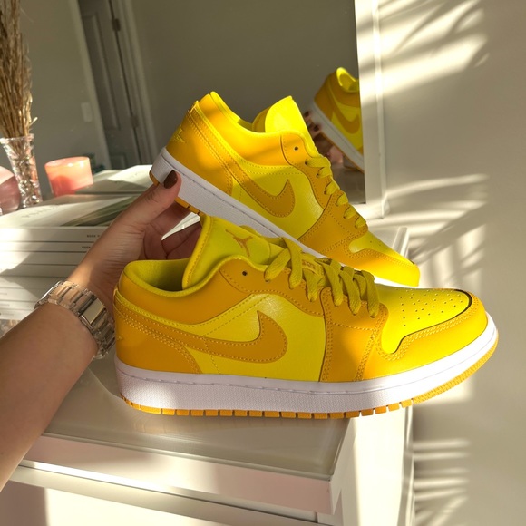 Jordan 1 Low - Picture 9 of 11